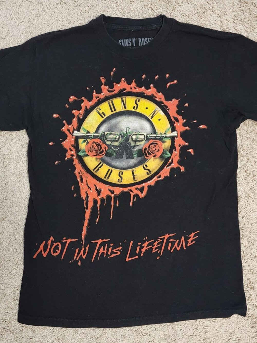Guns N' Roses - Not in This Lifetime - Official 2017 Tour shirt - Size Medium
